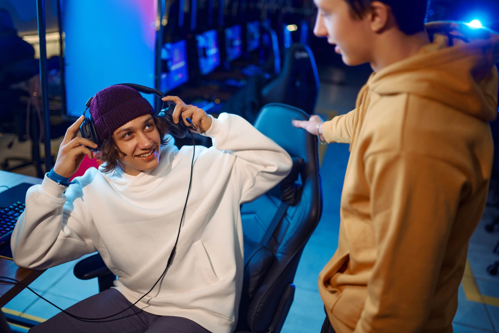 two-gamers-talking-at-the-monitor-in-gaming-club-2021-09-03-06-00-21-utc.jpg