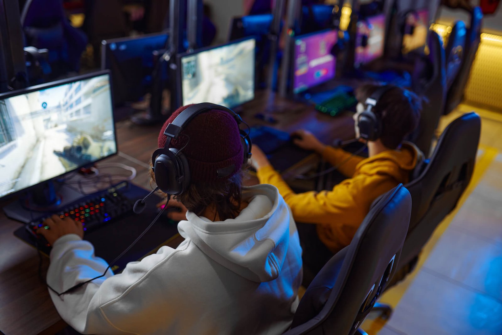 two-young-gamers-play-in-game-club-2021-09-03-06-00-21-utc.jpg